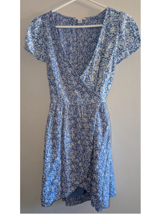 AMERICAN EAGLE Dresses & Skirts - American Eagle Blue & White Floral Wrap Dress, Size S, womens